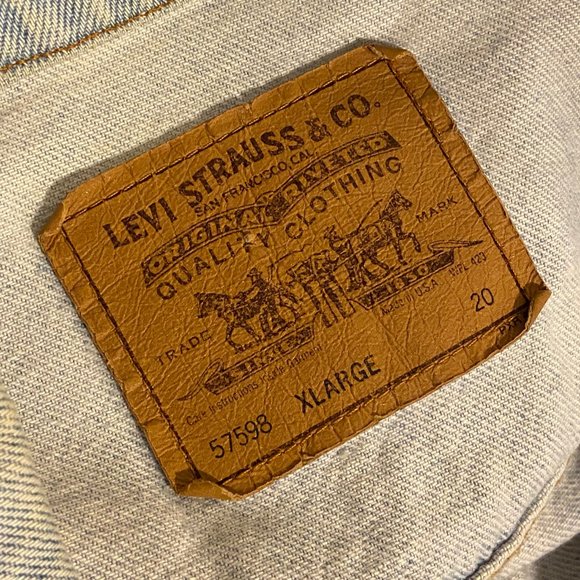 Vintage Levi's Lightwash Denim Jacket - Picture 7 of 10